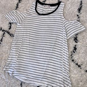Cut out shoulder short sleeve top